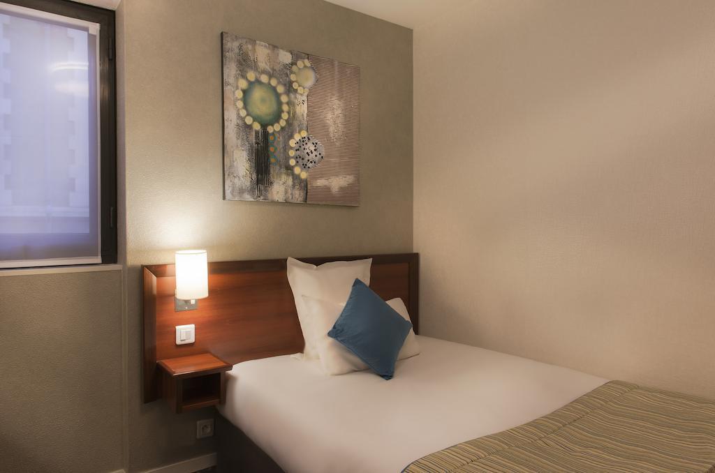 Hotel Izzy Issy-les-Moulineaux Εξωτερικό φωτογραφία